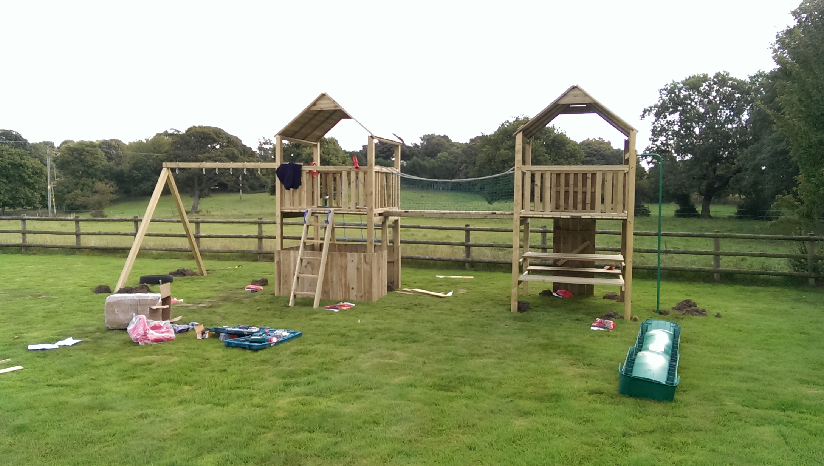 Play Crazy Double Tower and Swings Climbing Frame