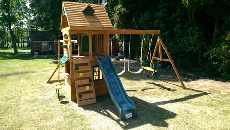 The Selwood Ridgeview Deluxe Climbing Frame